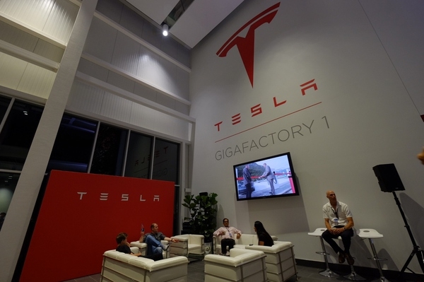 亲历特斯拉Gigafactory超级工厂开幕