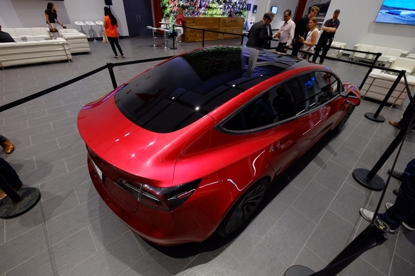 亲历特斯拉Gigafactory超级工厂开幕