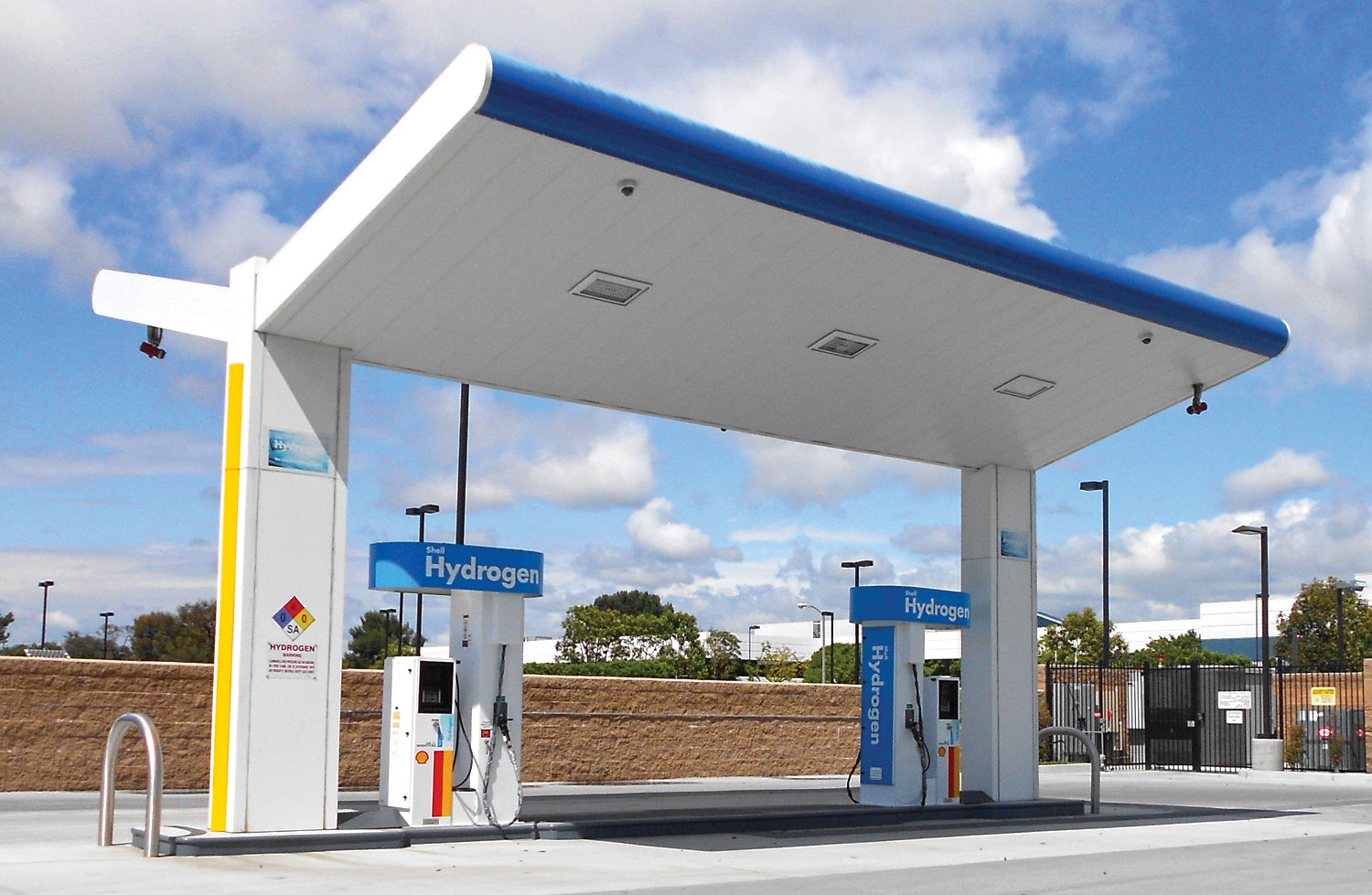 （美国加州随处可见Shell加氢站来源：Insideevs）