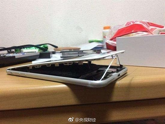 重演Note7悲剧？央视图文呈现又一iPhone 8电池爆裂