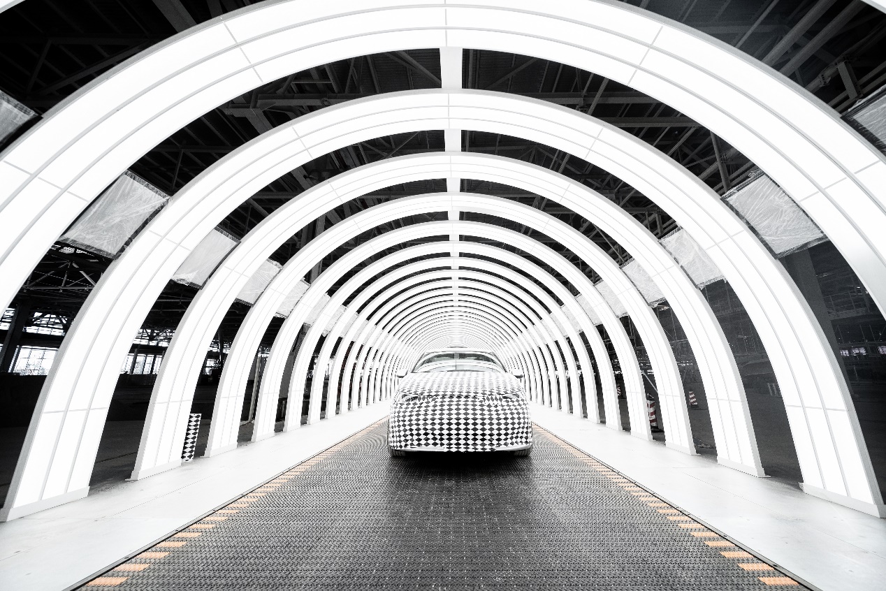 装配车间•行业首创双色弧形灯廊