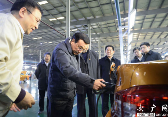 李克强视察比亚迪 