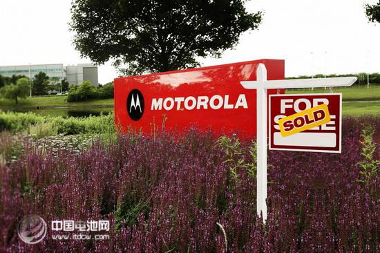 摩托罗拉换手背后的“微笑曲线”