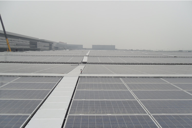 我国民航业内首座兆瓦级光伏电站虹桥机场投运
