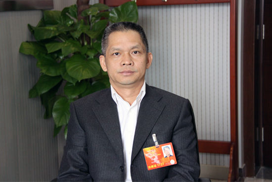 钟发平：节能与新能源汽车应享受同等国民待遇