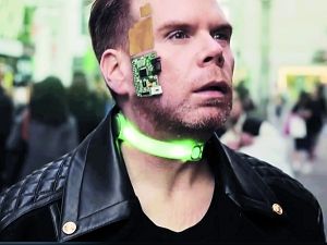 美国极客自我监控“吃喝拉撒” 佩戴七种设备 