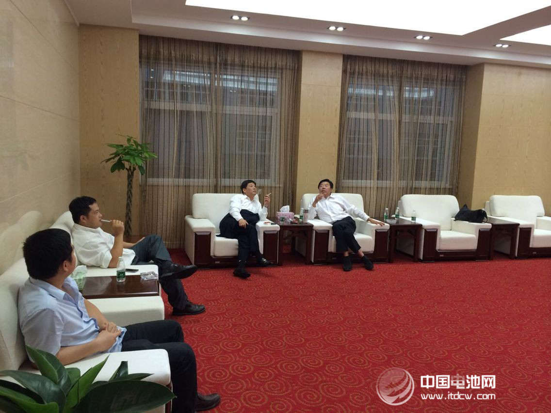 湖南中锂新材料：60多家代表参观湿法隔膜生产线