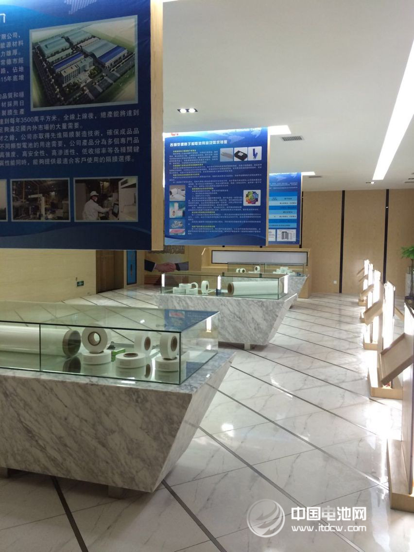 湖南中锂新材料：60多家代表参观湿法隔膜生产线