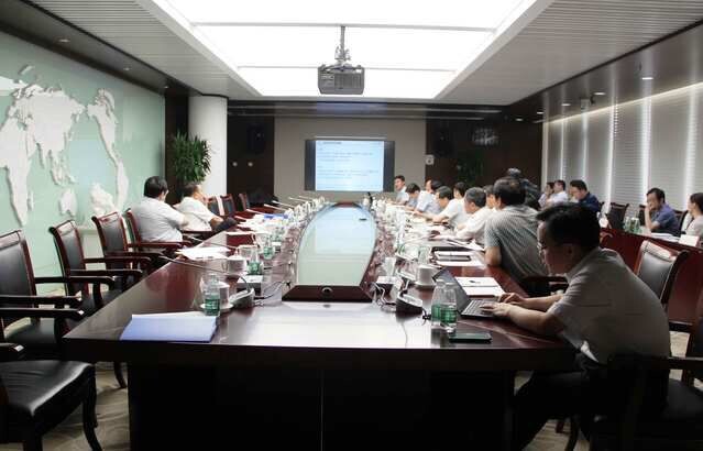 北汽集团董事长徐和谊带队调研北京新能源汽车