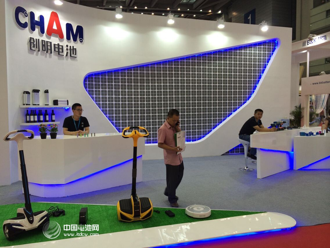 创明电池参展CIBF 中国电池网与戴铮等谈电池物联网