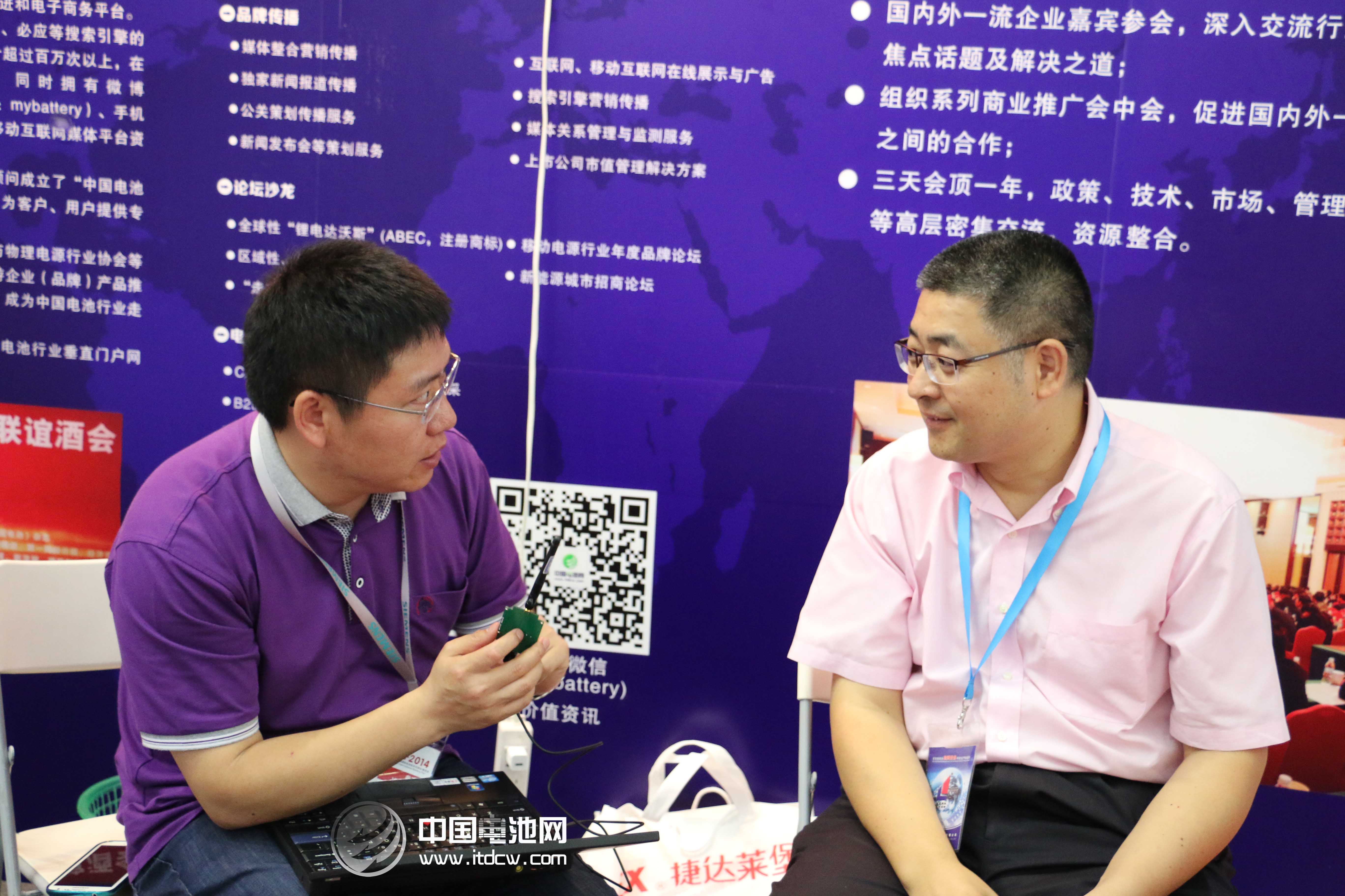 创明电池参展CIBF 中国电池网与戴铮等谈电池物联网