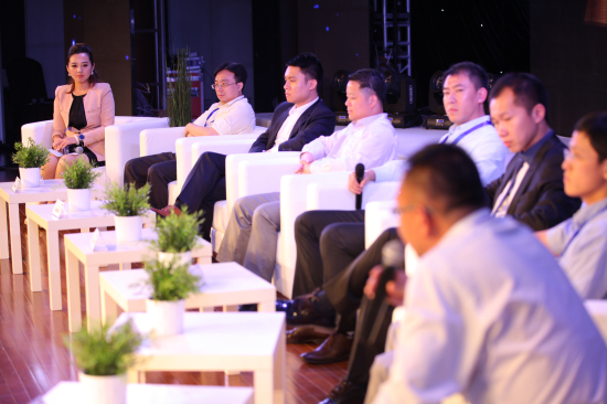 倍斯特荣获中国财经峰会颁发【2014最佳品牌形象奖】