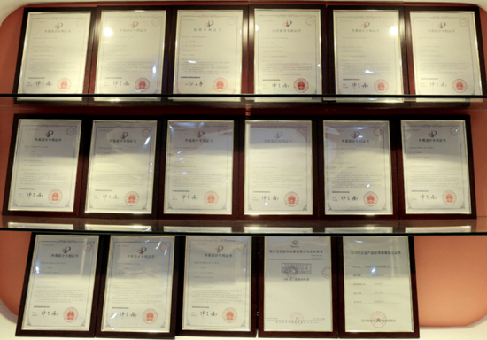 为大屏手机而生 Besiter13000毫安强尼思移动电源