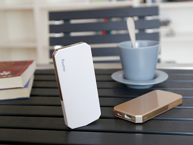 一机在手说走就走 倍斯特慕斯卡移动电源