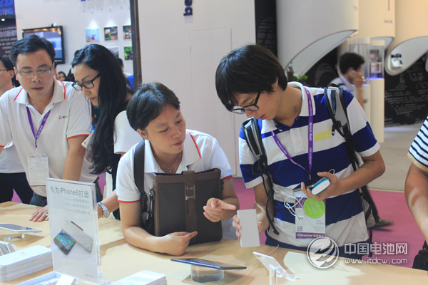 电小二携手“特斯拉”亮相数字世界展会引轰动