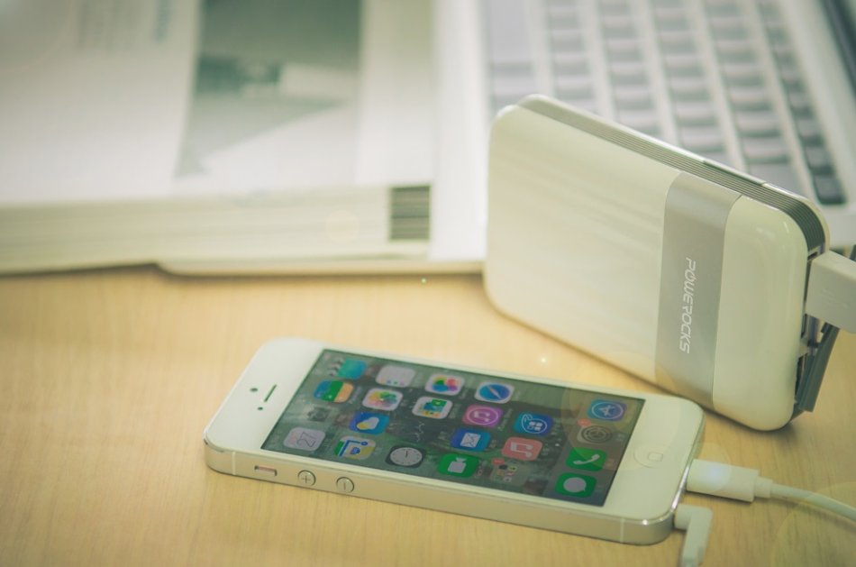 纯爷们的战斗力 POWEROCKS移动电源