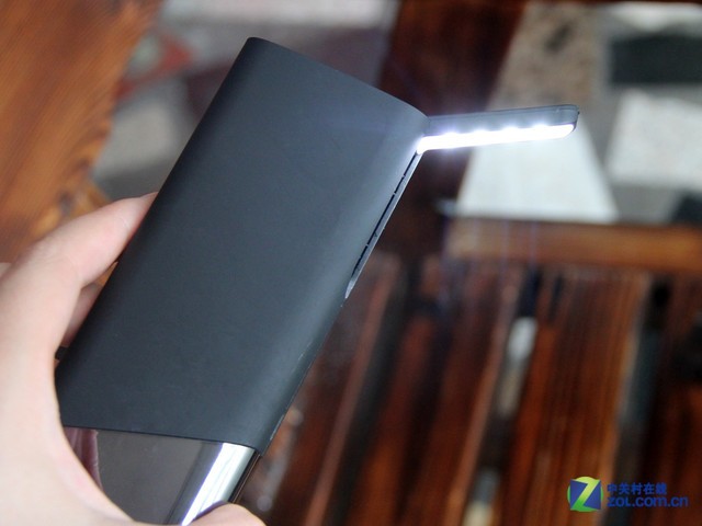 自带台灯 倍斯特BST-0157A移动电源赏析