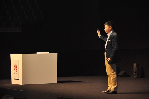 华为余承东：智能机份额三年内冲二 不做“Me Too”赢在未来