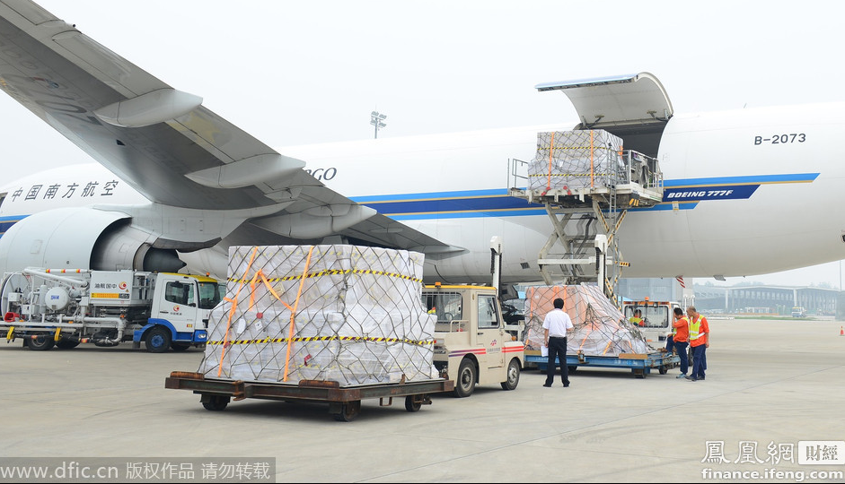 首批93吨苹果iPhone 6从富士康郑州工厂运抵美国