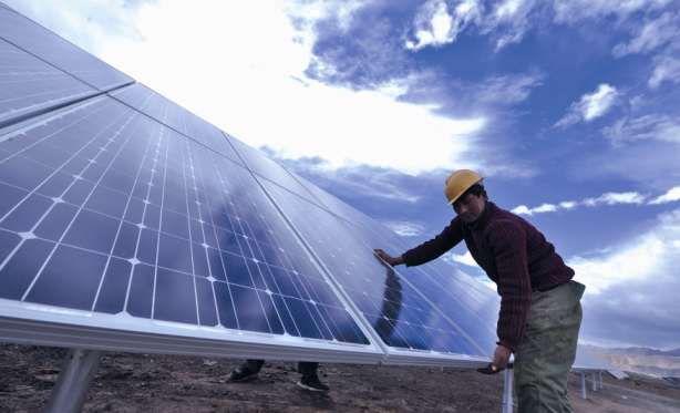 湖北首座渔光互补光伏电站并网发电