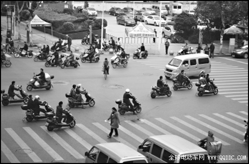 武汉逾百万超标电动车将限行 催生20亿市场