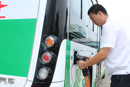 青岛首辆直充电动公交城阳开跑  里程可达80-100公里