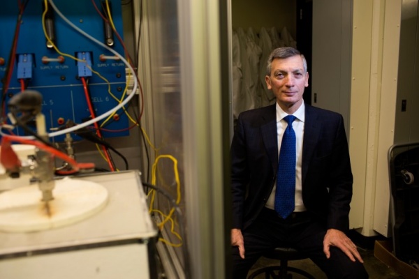 新型液态金属电池：可再生能源能量存储新突破