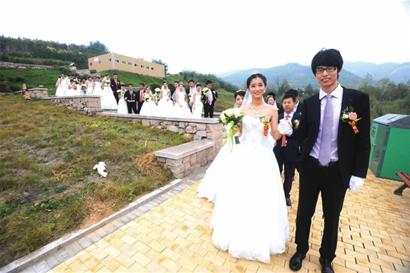 特斯拉跑车当婚车纯电动车队不排气