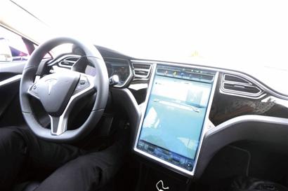 特斯拉跑车当婚车纯电动车队不排气