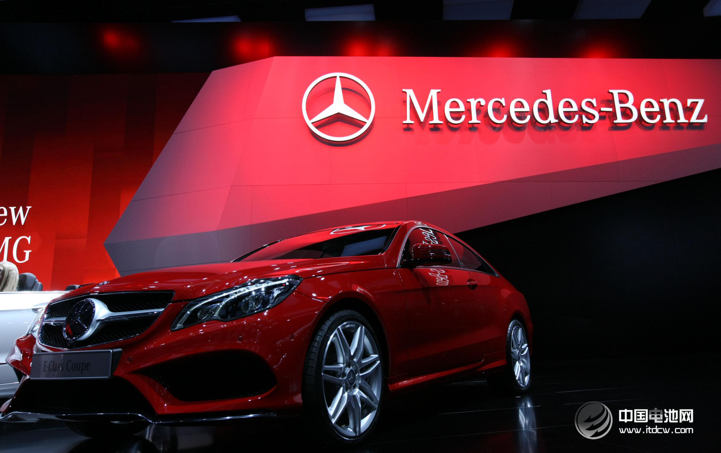 如何看待奔驰全系插电混动化 形势所迫？