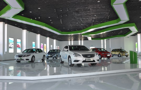 上海4S店里人头攒动 新能源车：第二辆车的选择