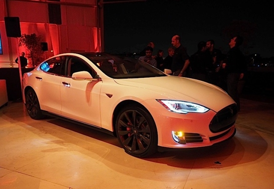 四驱版特斯拉首组照片 百公里加速仅3.2秒