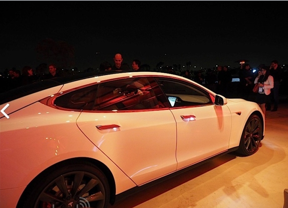 四驱版特斯拉首组照片 百公里加速仅3.2秒