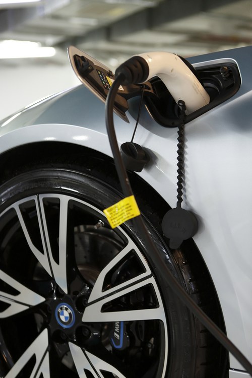 宝马携手上海半岛酒店落成i系列充电桩