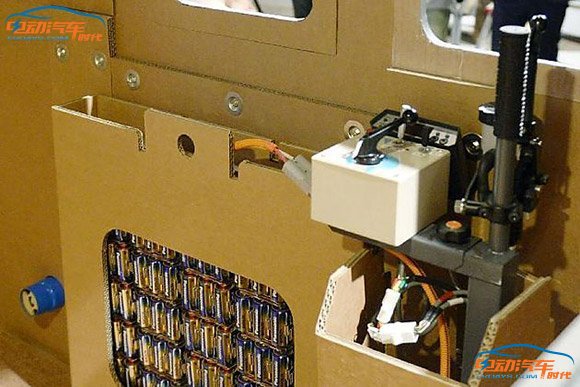 松下试验干电池驱动1吨重纸板电车 松下试验干电池驱动1吨重纸板电车