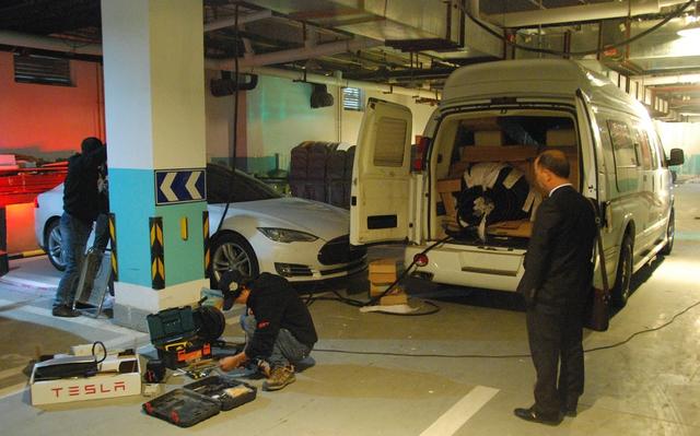 民间车主把特斯拉充电桩装到了沙漠和草原