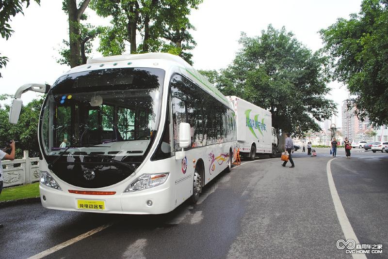 四川成都造纯电动社区巴士