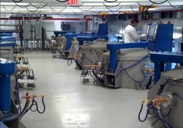 极特称苹果iPhone 蓝宝石合约既压抑又繁重盼能关厂