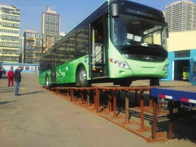 兰州首辆纯电动公交车亮相  开启电动汽车时代