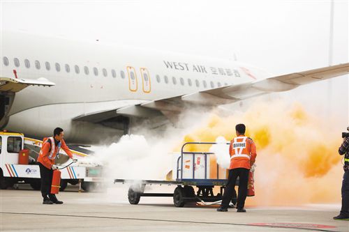 重庆机场演练：锂电池“自燃” 放射性货物“泄漏”