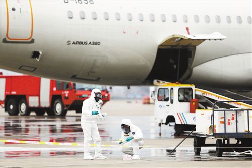 重庆机场演练：锂电池“自燃” 放射性货物“泄漏”