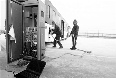 山东省潍坊市建设成功首座电动汽车充电站