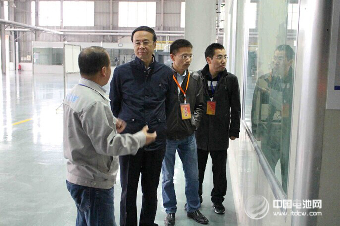 中国科学院万立骏院士携研究团队郭玉国、曹安民及严会娟等研究员一行莅临成都兴能新材料有限公司进行调研指导，并作学术报告和技术交流。