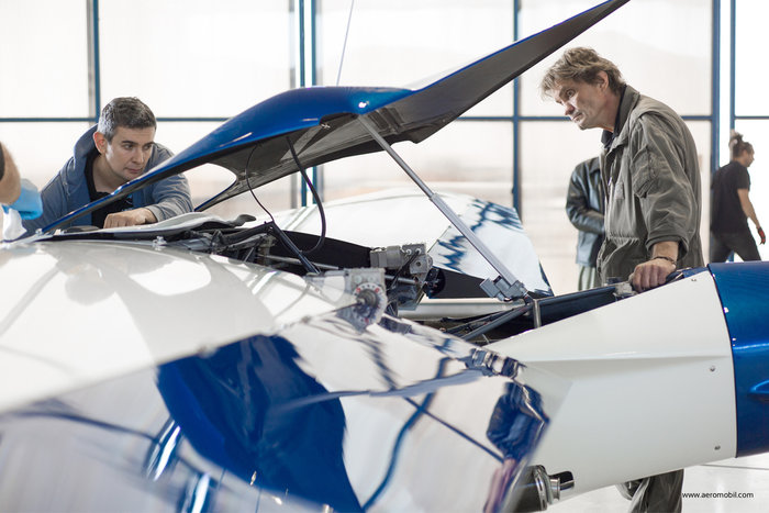 跳出电影  看看现实版“蝙蝠飞行战车”的样子