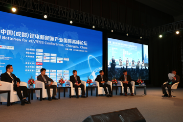 互动：行业权威人士共同探讨新能源汽车产业发展热点问题