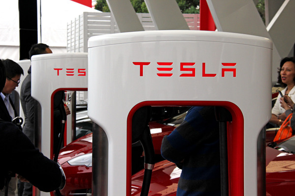 特斯拉联手中国联通上海建充电桩