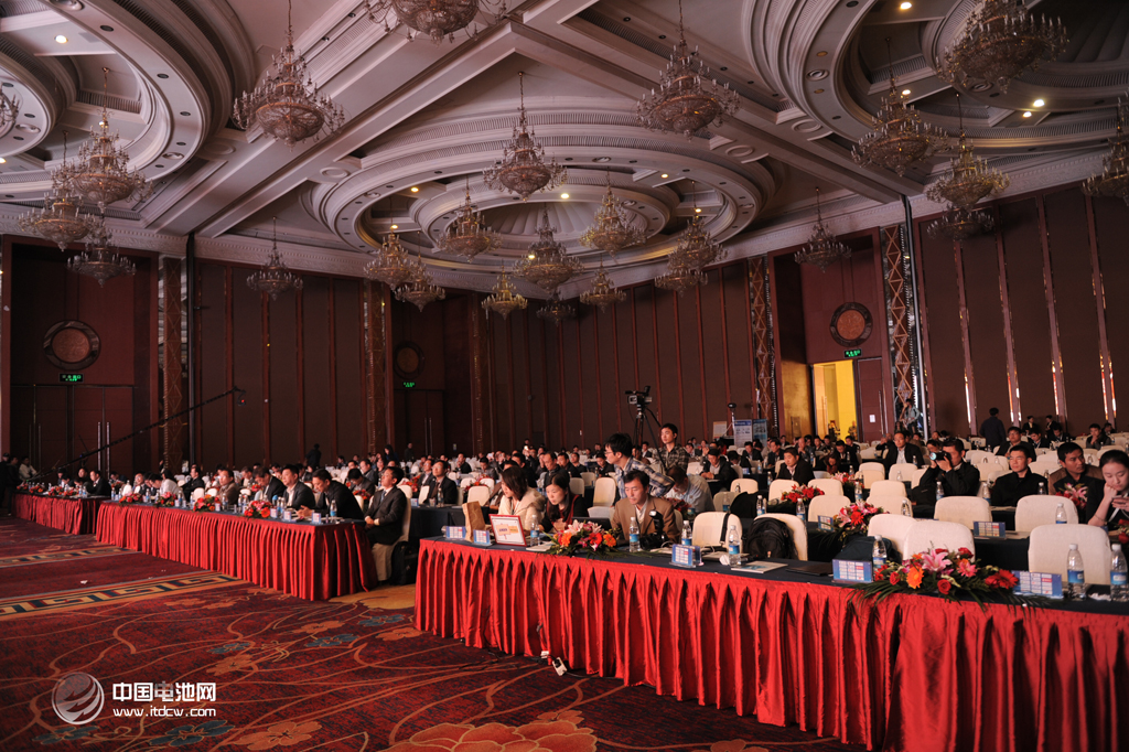 【精彩瞬间】第二届锂电“达沃斯”论坛上年度人物颁奖