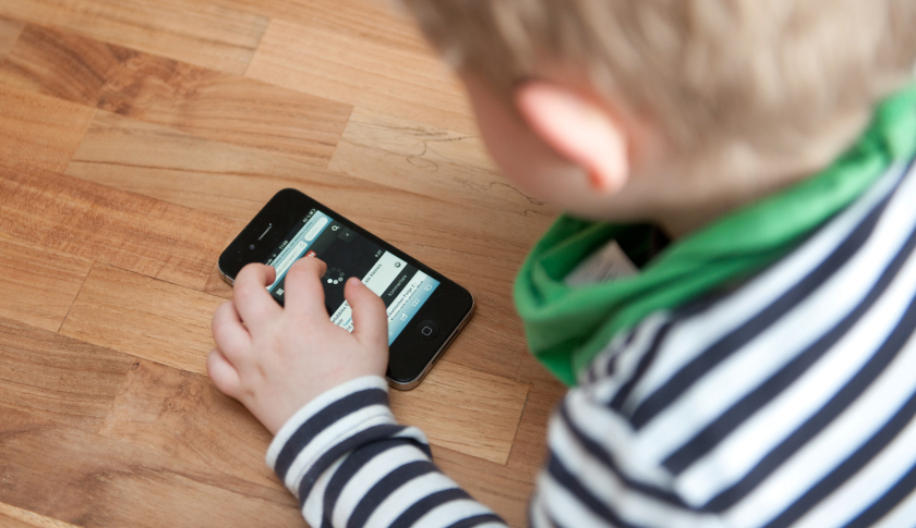 最近有报道称,不久之后,90%的6岁以上人口都将拥有移动电话。 最近有报道称,不久之后,90%的6岁以上人口都将拥有移动电话。