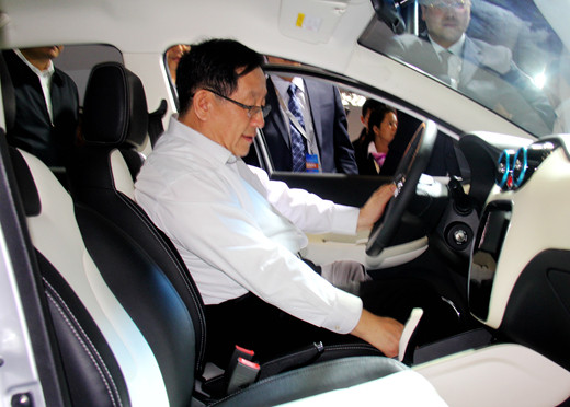 科技部部长万钢现身广州车展 买自主新能源车划算