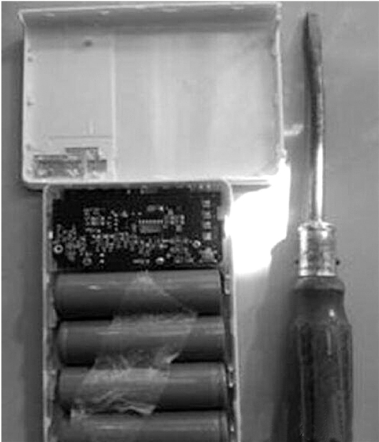 40元充电宝只能充一次 拆开里面竟然装着4节电池